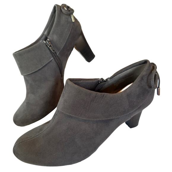 Coach‎ and Four Women’s 9.5 Gray Ankle Booties Heels Zip Bow Classic Chic EUC - Picture 2 of 7